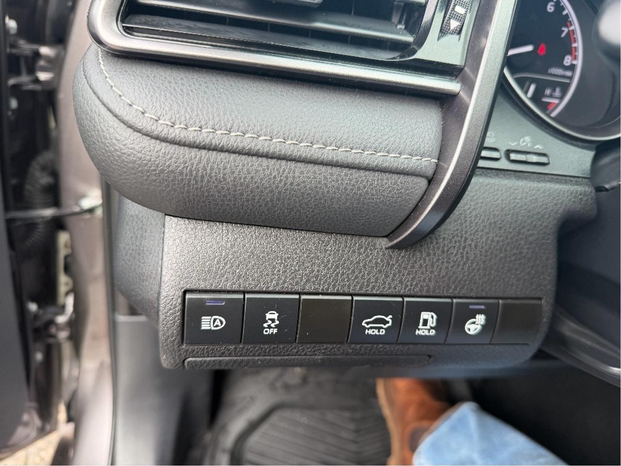 2023 Toyota Camry SE | Clean CARFAX | Very Well Maintained Photo