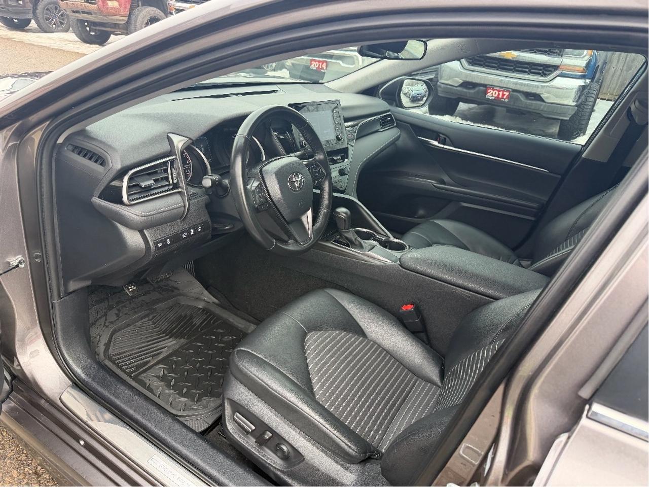 2023 Toyota Camry SE | Clean CARFAX | Very Well Maintained Photo