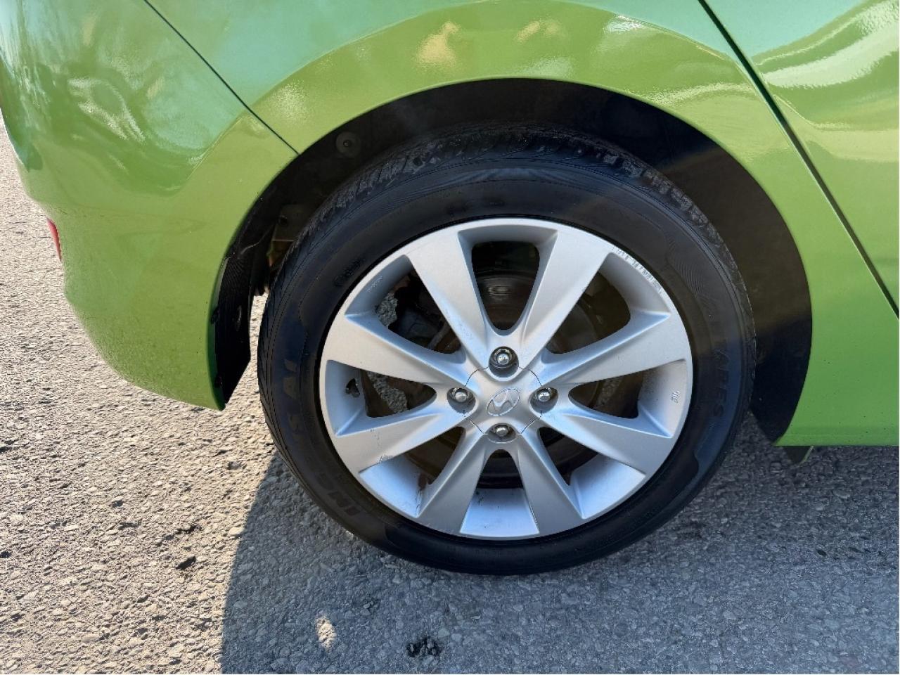 2014 Hyundai Accent GLS | Very Low Mileage | Drives Great !! Photo