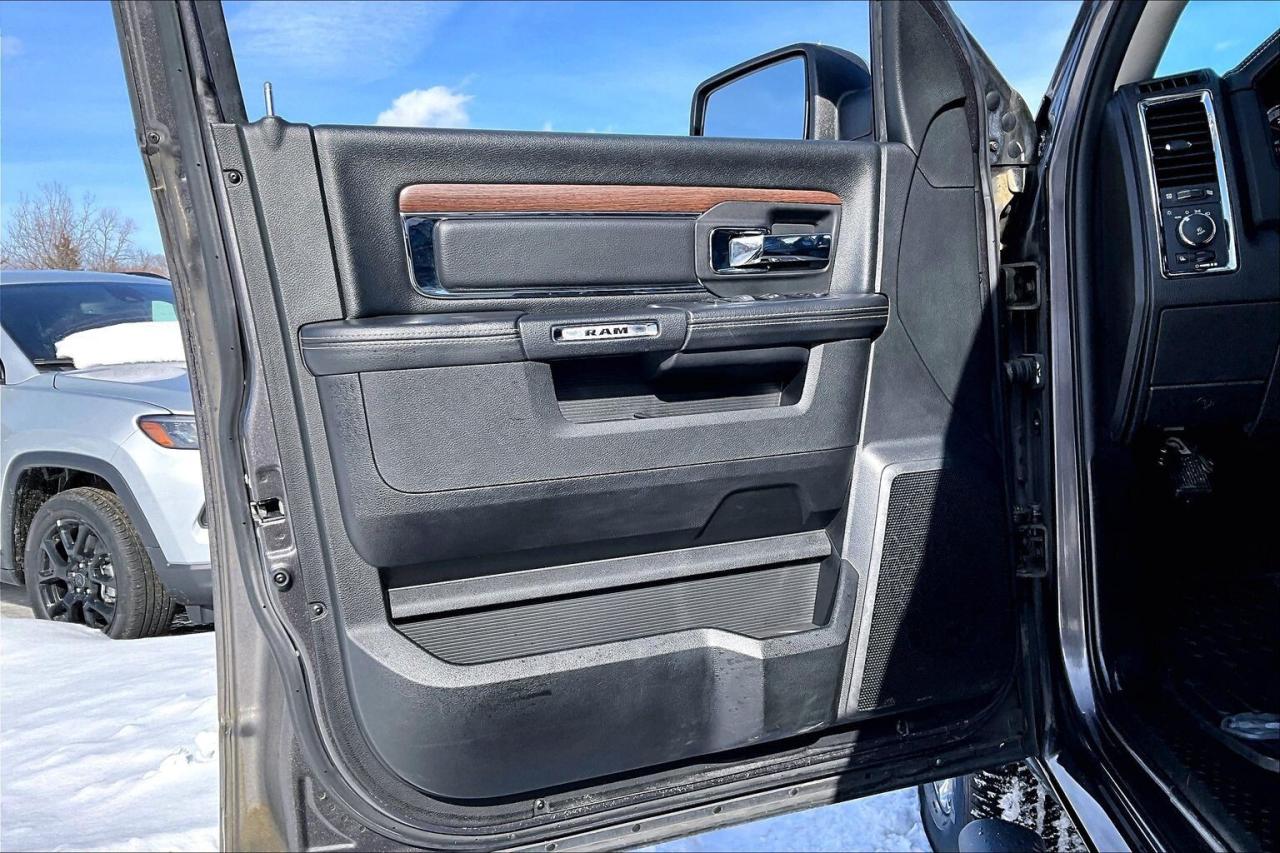 2019 RAM 1500 Classic Laramie EcoDiesel | Vented Leather | Sunroof | 4X4 Photo