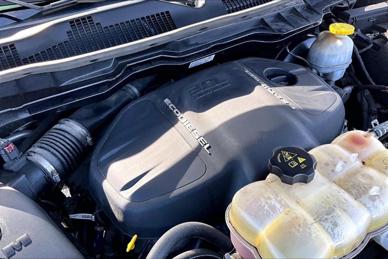 2019 RAM 1500 Classic Laramie EcoDiesel | Vented Leather | Sunroof | 4X4 Photo