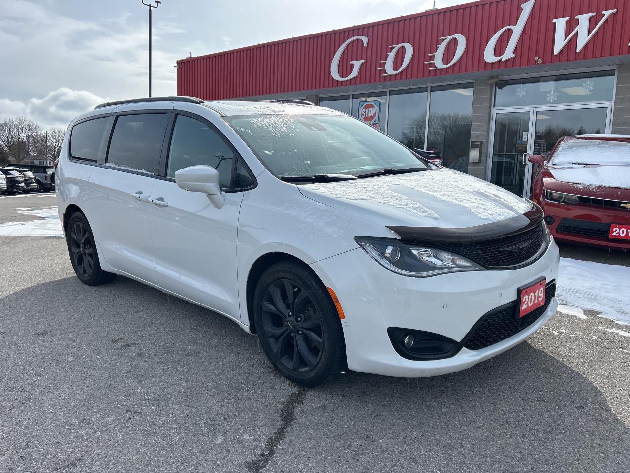 2019 Chrysler Pacifica TOURING- L PLUS S, CLEAN CARFAX, REMOTE START! - Photo #2