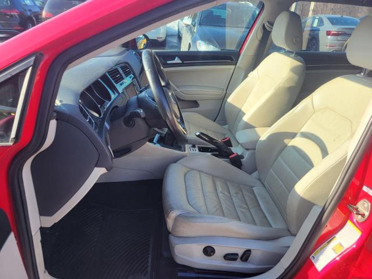 2015 Volkswagen Golf SPORTWAGEN TDI Photo