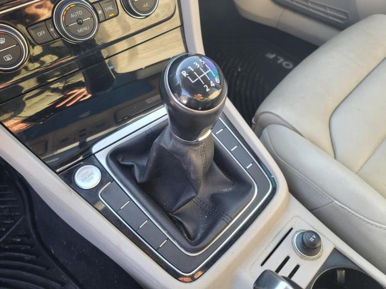 2015 Volkswagen Golf SPORTWAGEN TDI Photo