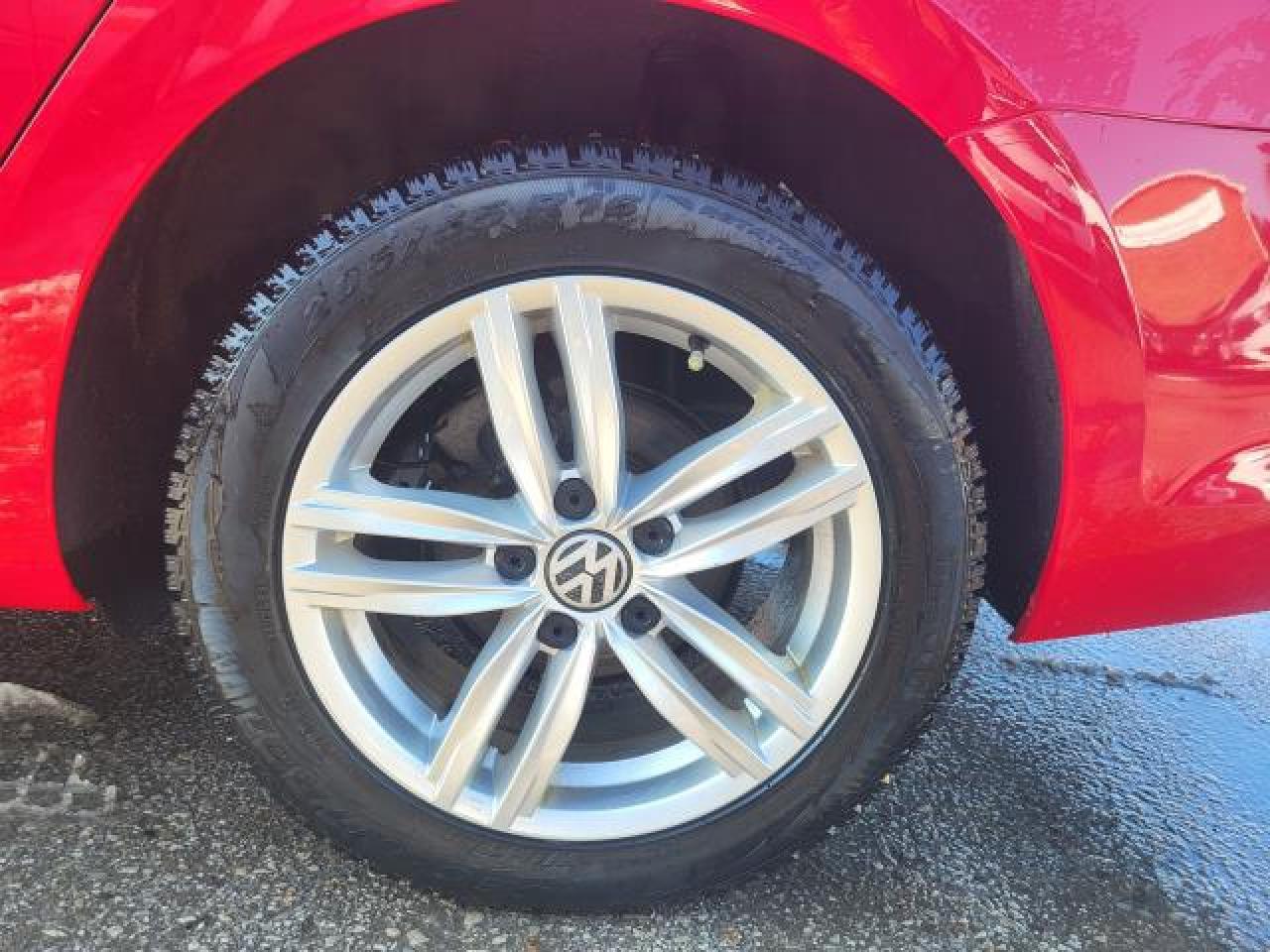 2015 Volkswagen Golf SPORTWAGEN TDI Photo