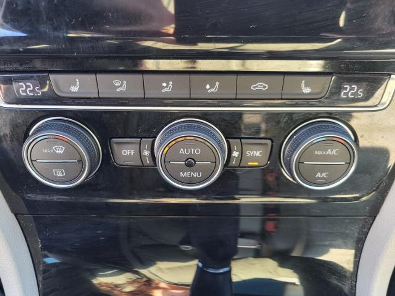 2015 Volkswagen Golf Sportwagen HIGHLINE TDI Photo