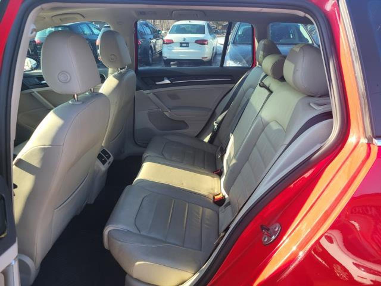 2015 Volkswagen Golf Sportwagen HIGHLINE TDI Photo