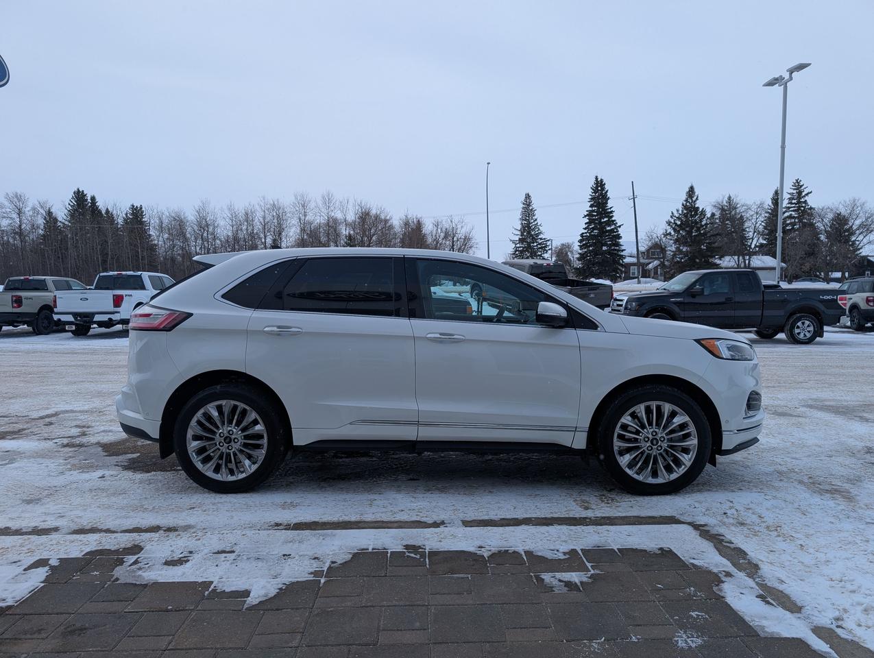 2024 Ford Edge Titanium Photo4