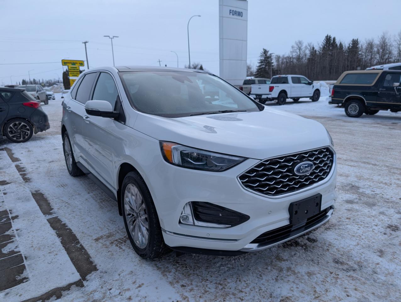 2024 Ford Edge Titanium Photo3