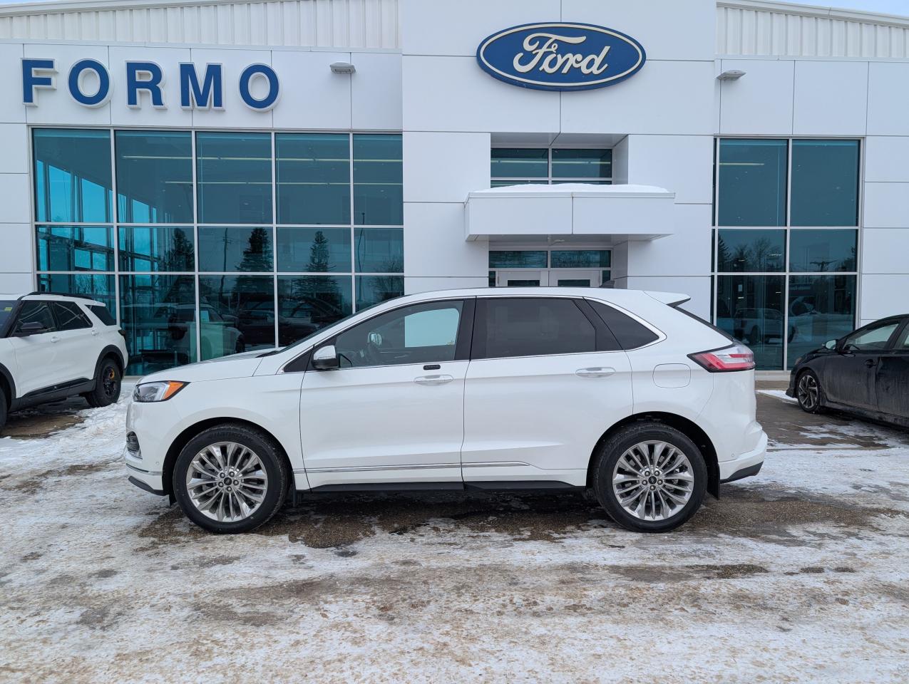 2024 Ford Edge Titanium Photo0