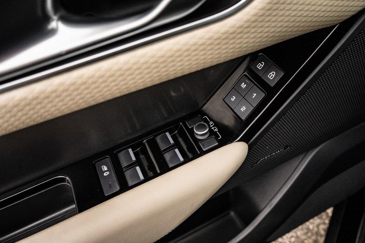 2023 Land Rover Range Rover Velar S Photo