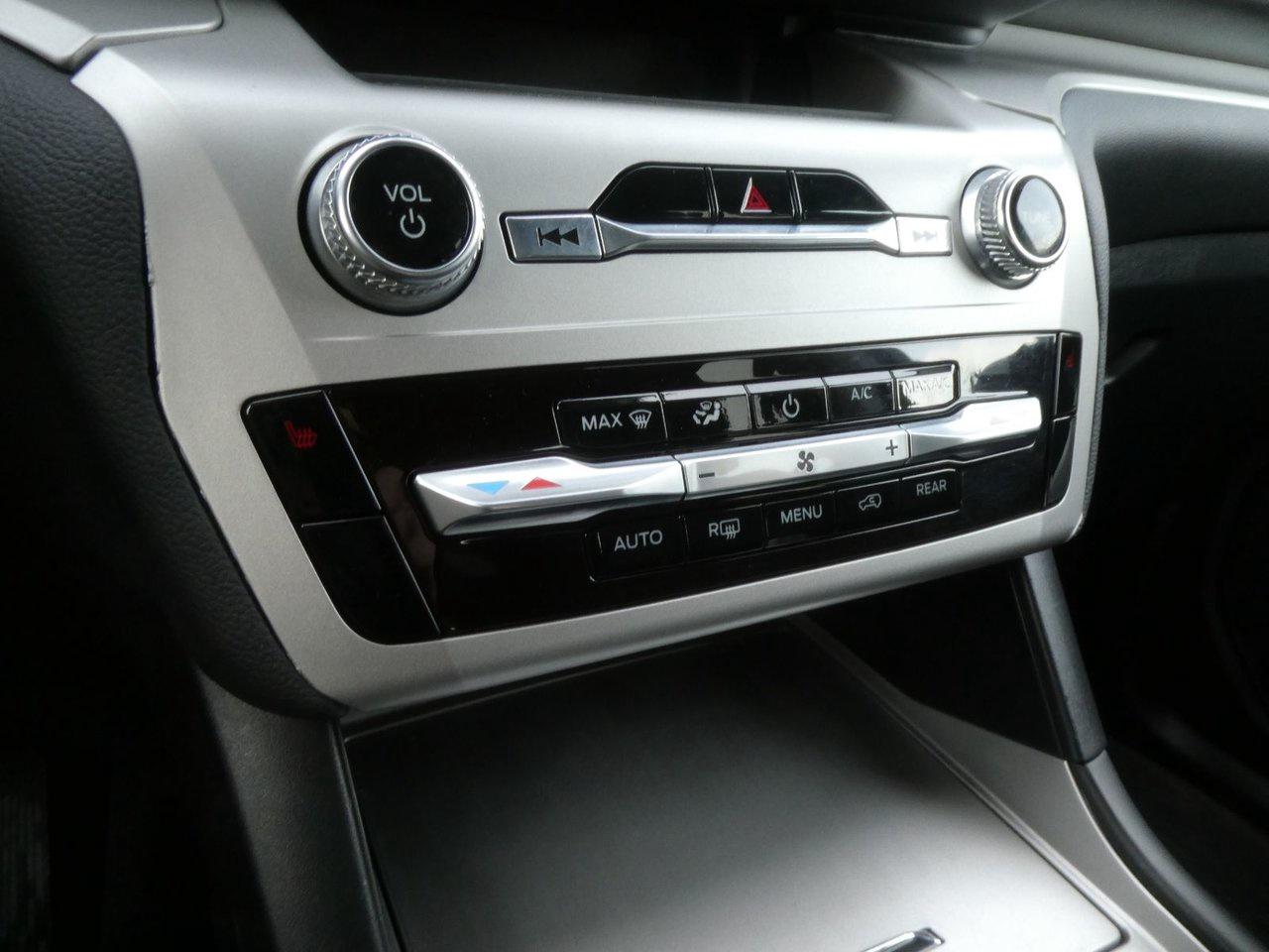 2021 Ford Explorer XLT Photo