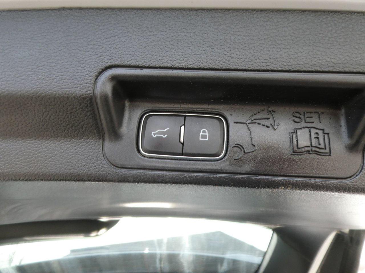 2021 Ford Explorer XLT Photo