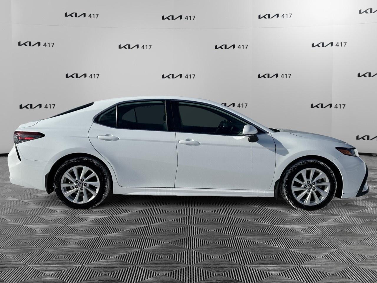 2023 Toyota Camry SE Auto Photo