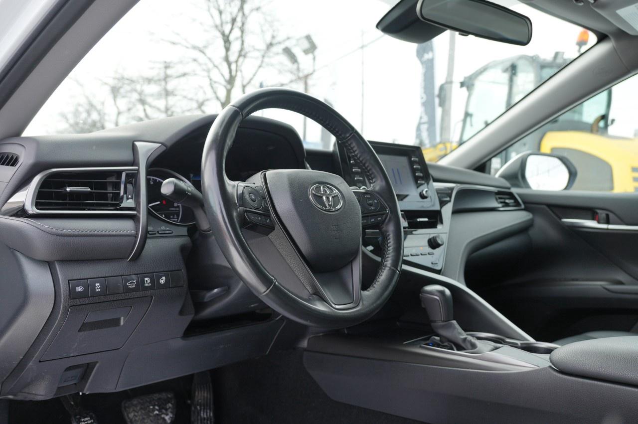 2023 Toyota Camry SE Auto Photo