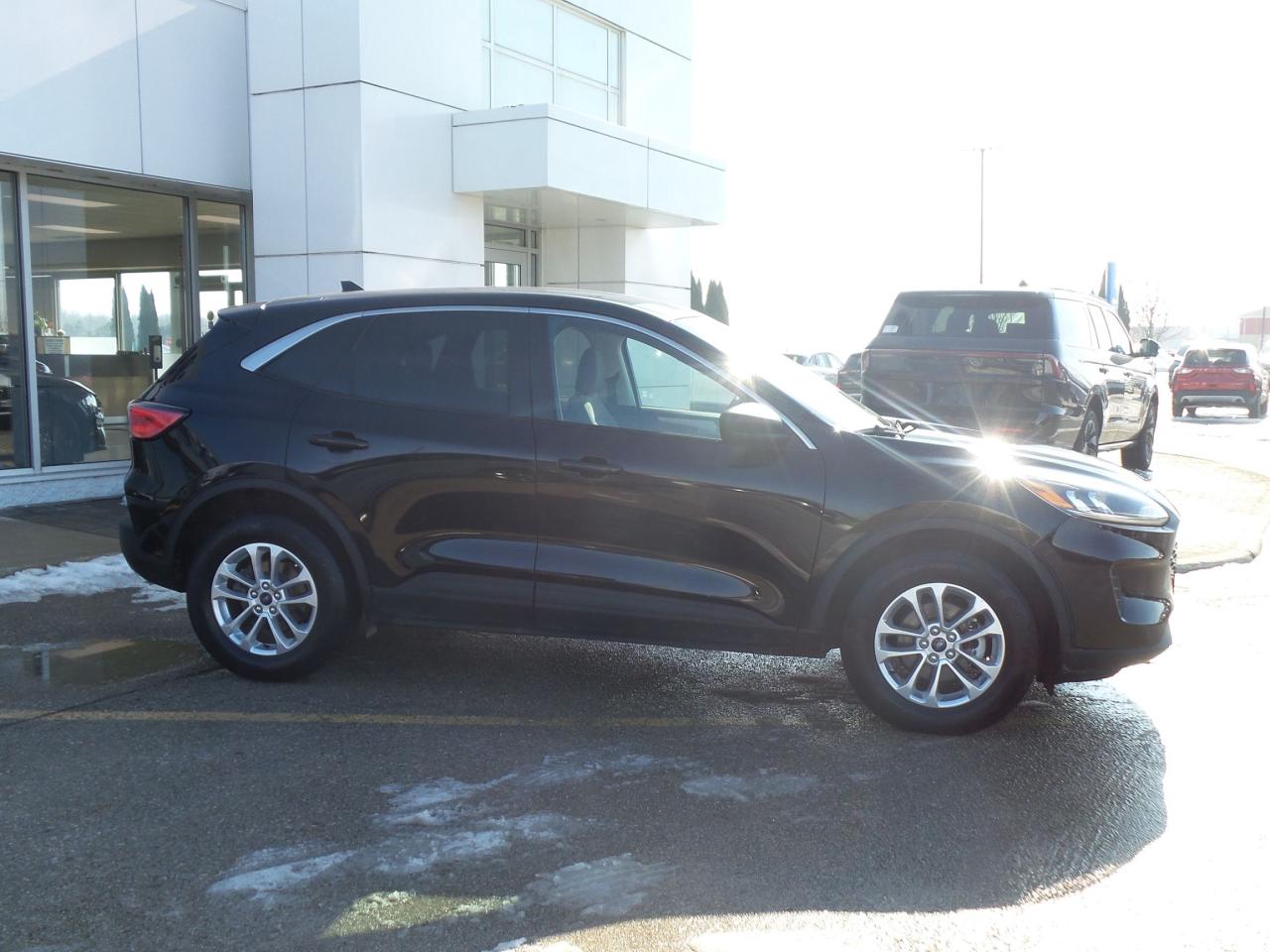 2022 Ford Escape SE, AWD, LOCAL TRADE, NAVIGATION, HEATED SEATS! Photo3