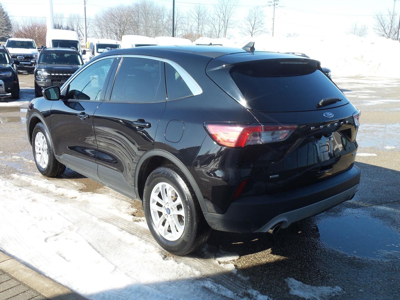 2022 Ford Escape SE, AWD, LOCAL TRADE, NAVIGATION, HEATED SEATS! Photo