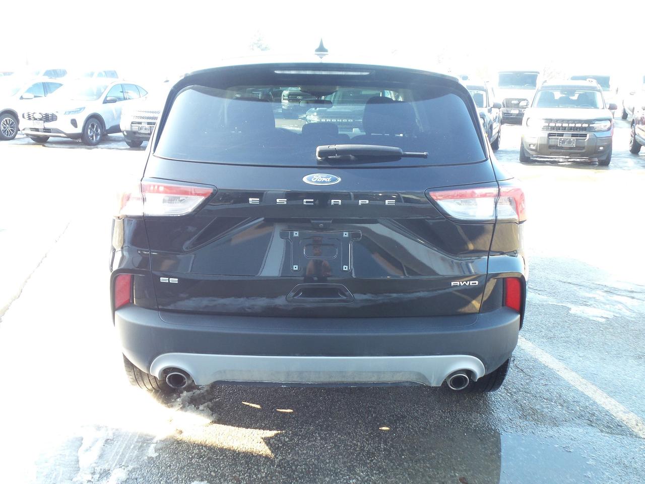 2022 Ford Escape SE, AWD, LOCAL TRADE, NAVIGATION, HEATED SEATS! Photo