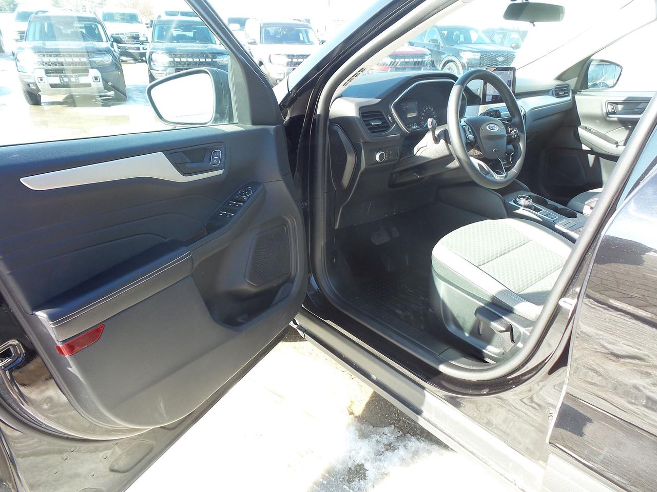 2022 Ford Escape SE, AWD, LOCAL TRADE, NAVIGATION, HEATED SEATS! Photo