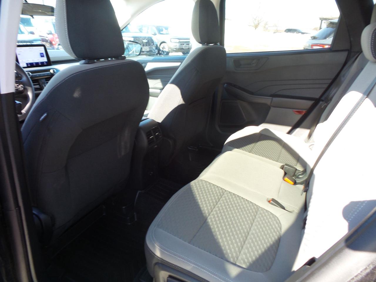 2022 Ford Escape SE, AWD, LOCAL TRADE, NAVIGATION, HEATED SEATS! Photo