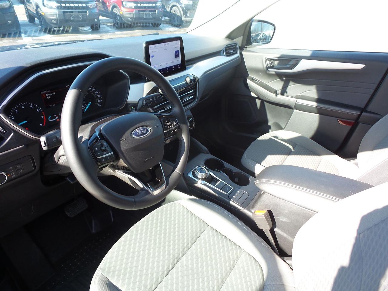 2022 Ford Escape SE, AWD, LOCAL TRADE, NAVIGATION, HEATED SEATS! Photo