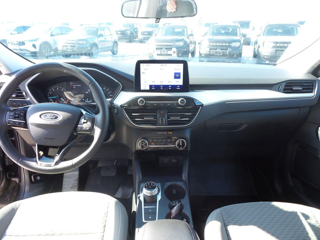 2022 Ford Escape SE, AWD, LOCAL TRADE, NAVIGATION, HEATED SEATS! Photo