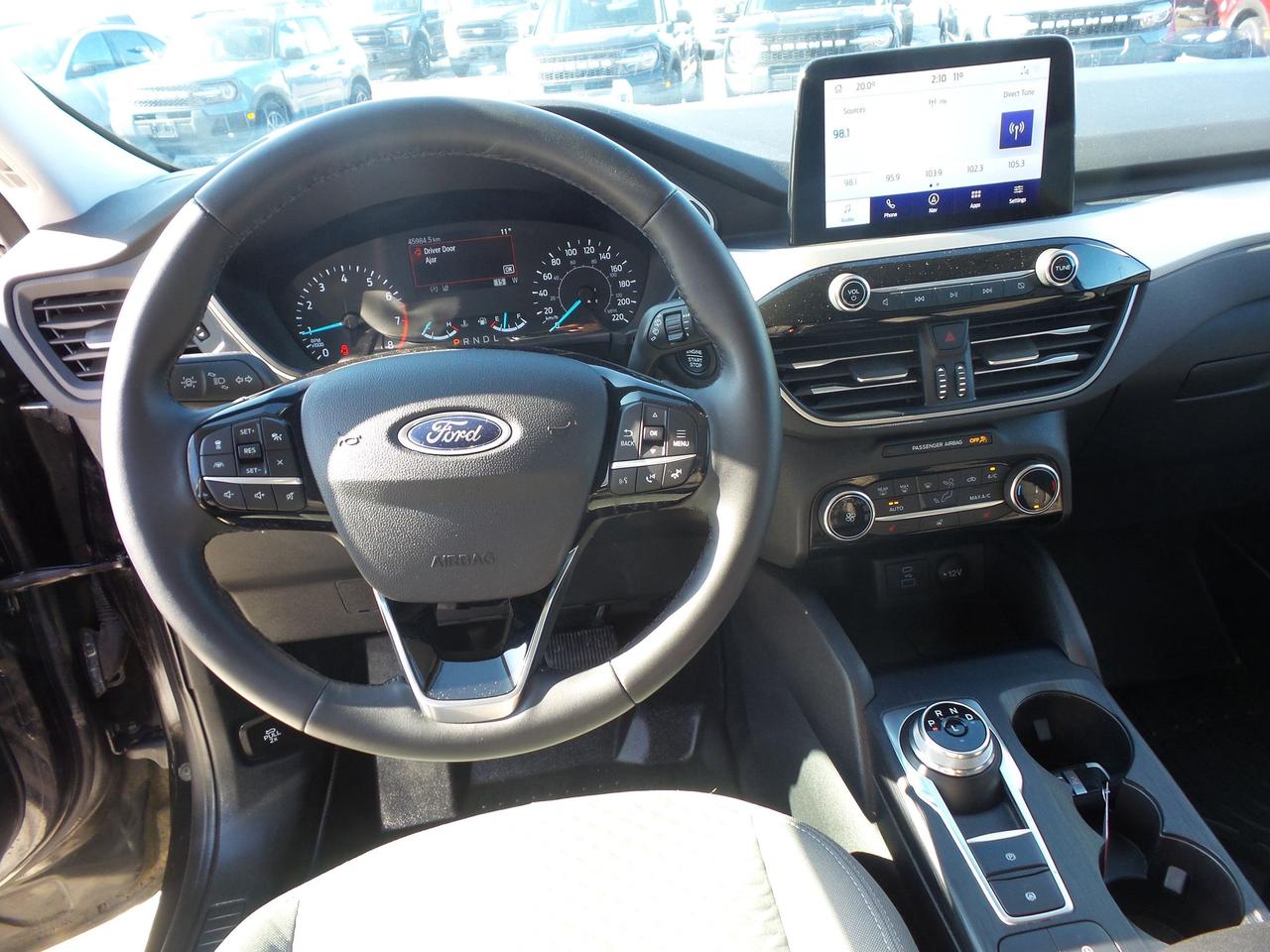 2022 Ford Escape SE, AWD, LOCAL TRADE, NAVIGATION, HEATED SEATS! Photo