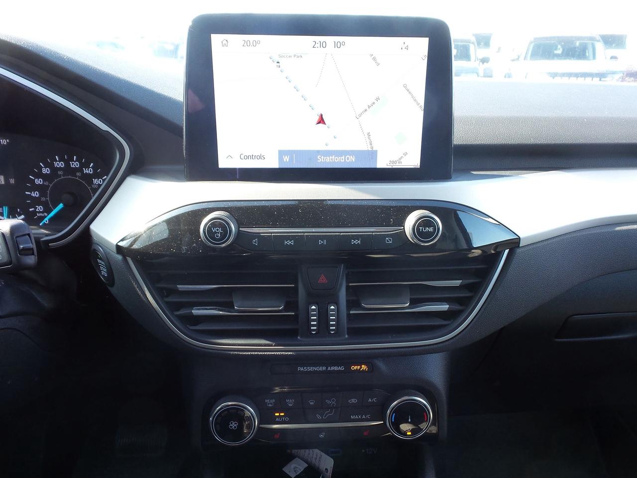 2022 Ford Escape SE, AWD, LOCAL TRADE, NAVIGATION, HEATED SEATS! Photo