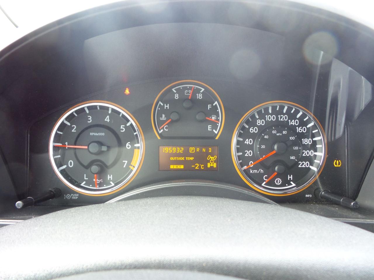 2014 Nissan Titan CREW CAB, SL, LEATHER, MOONROOF, AS TRADED Photo