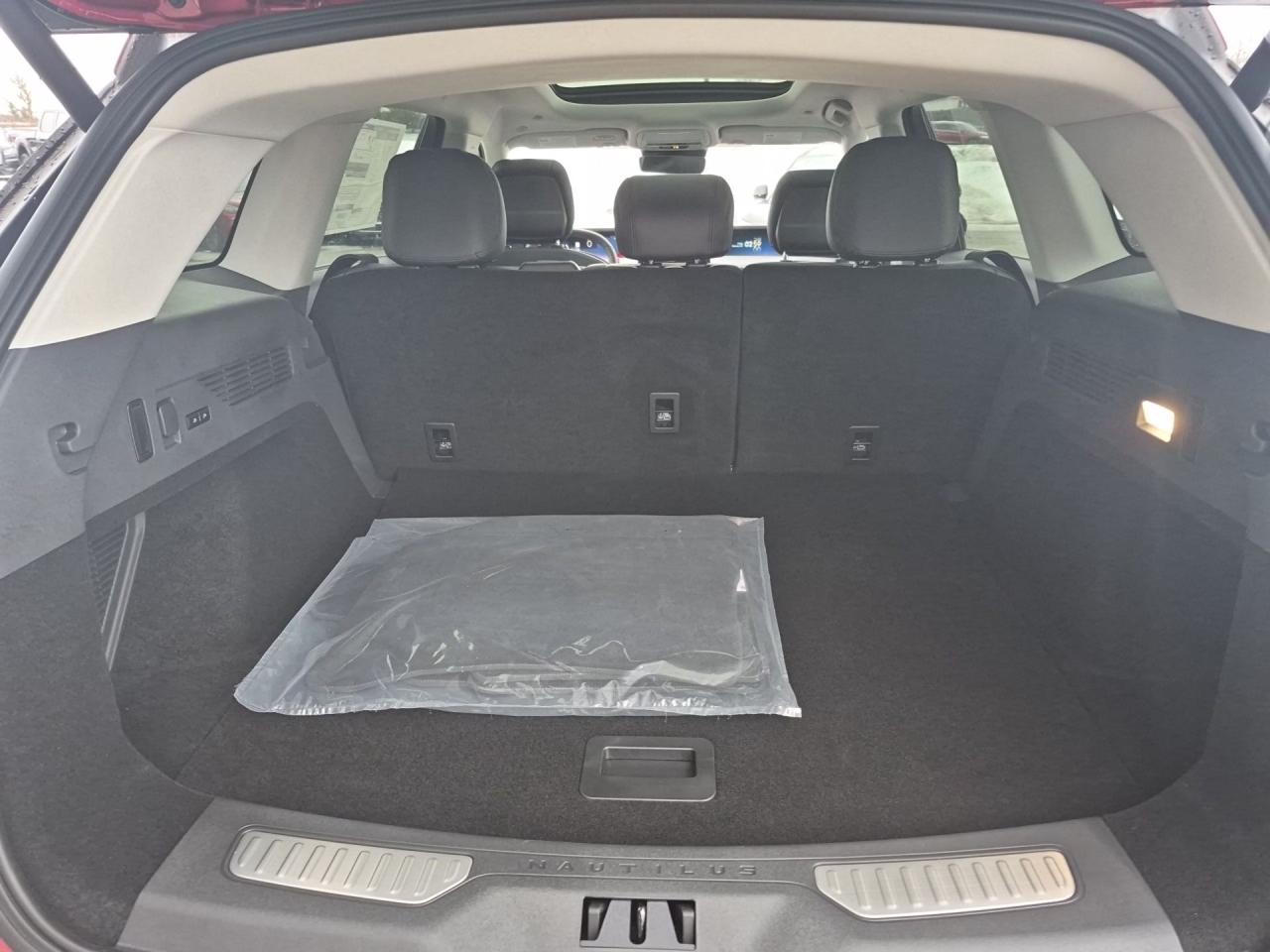 2026 Lincoln Nautilus PREMIERE, ADAPTIVE CRUISE, PANO ROOF, PHONE AS KEY Photo3