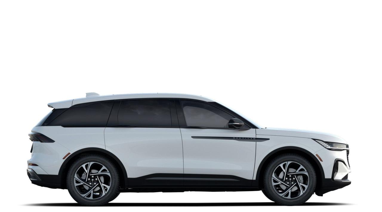 2026 Lincoln Nautilus PREMIERE, JET BLACK APP, PANO ROOF, 360 CAMERA Photo4