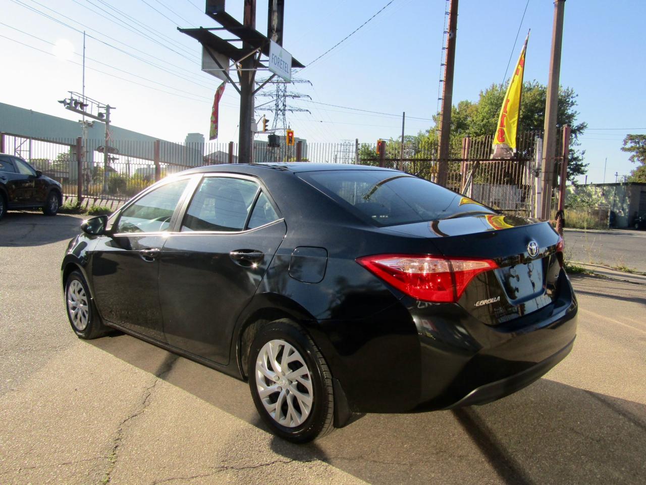 2018 Toyota Corolla LE Photo