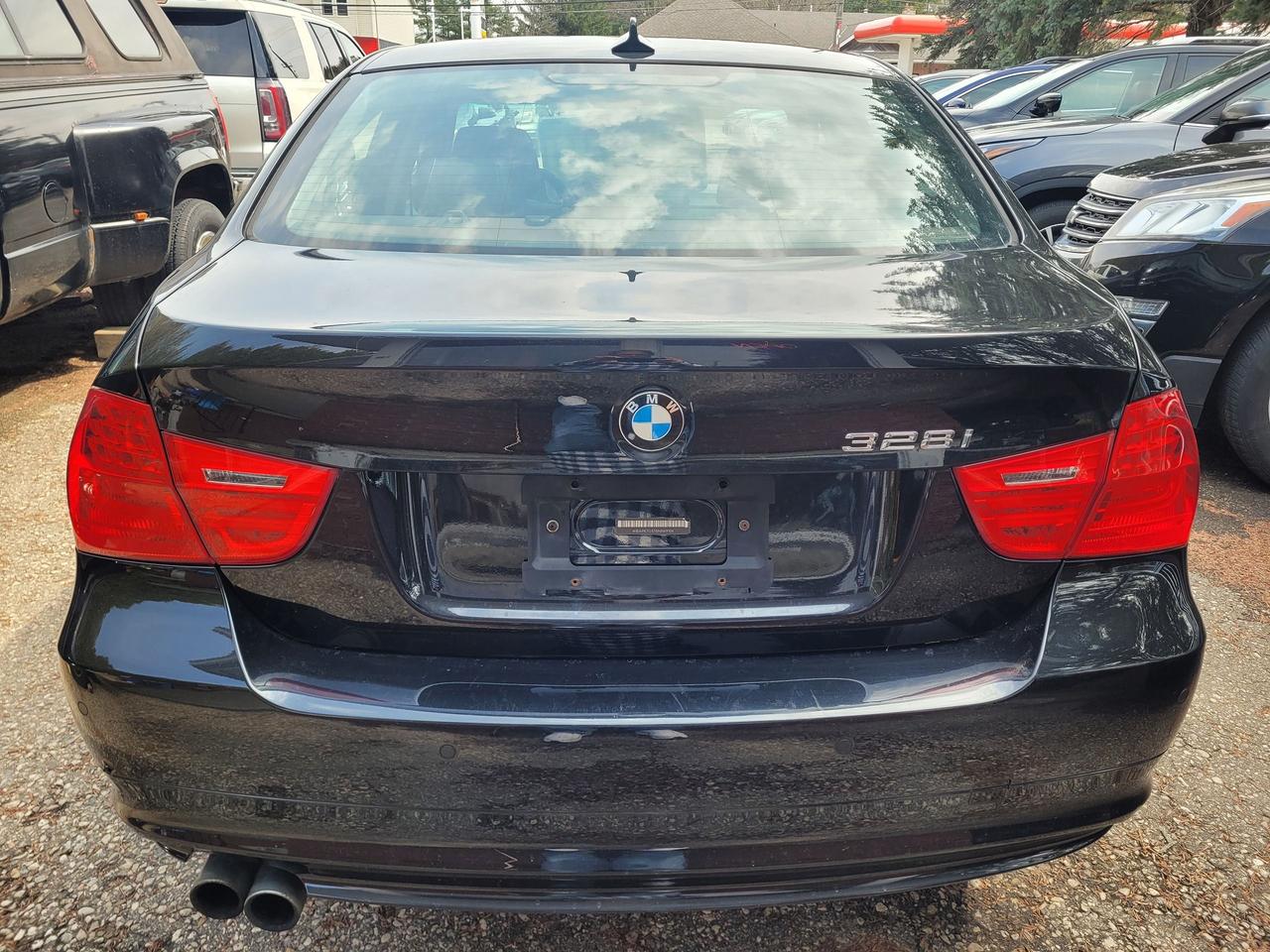 2011 BMW 328i Sedan 328i xDrive AWD Classic Ed. Clean CarFax Finaning Photo2