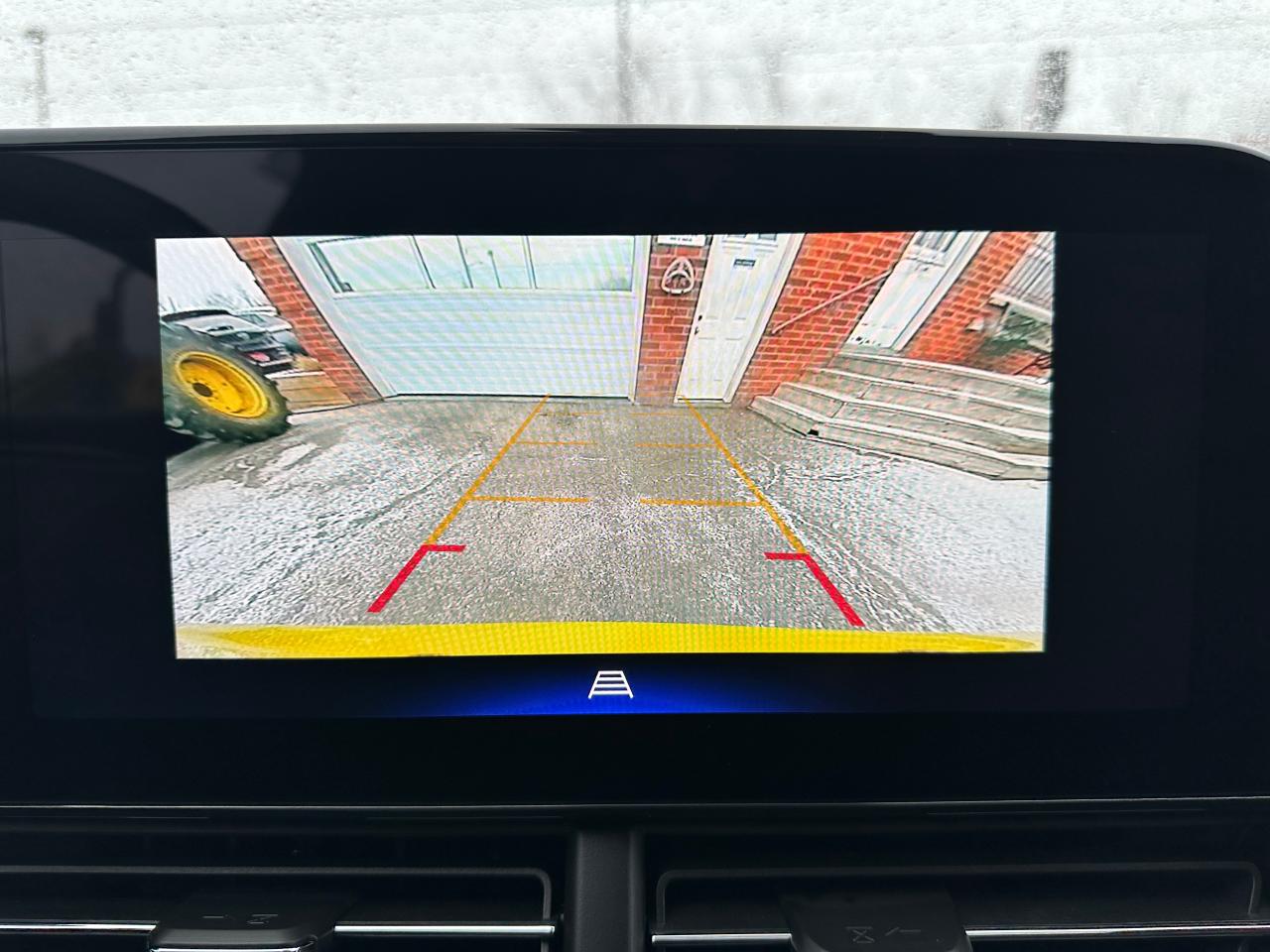 2024 Chevrolet Trax 2RS HTD-LTHR Sunroof DriverAssist XM CarPlay RvCam Photo