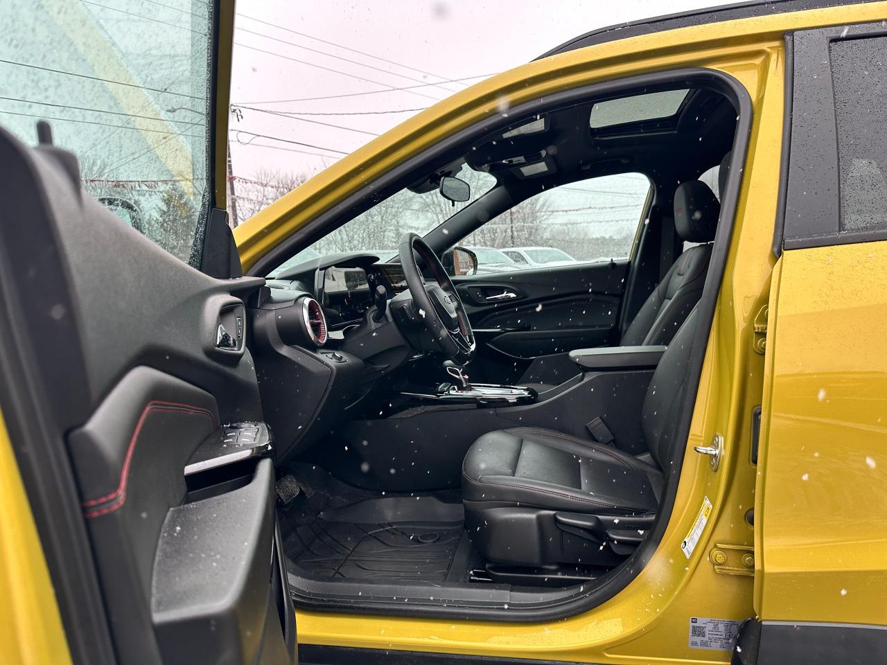 2024 Chevrolet Trax 2RS HTD-LTHR Sunroof DriverAssist XM CarPlay RvCam Photo