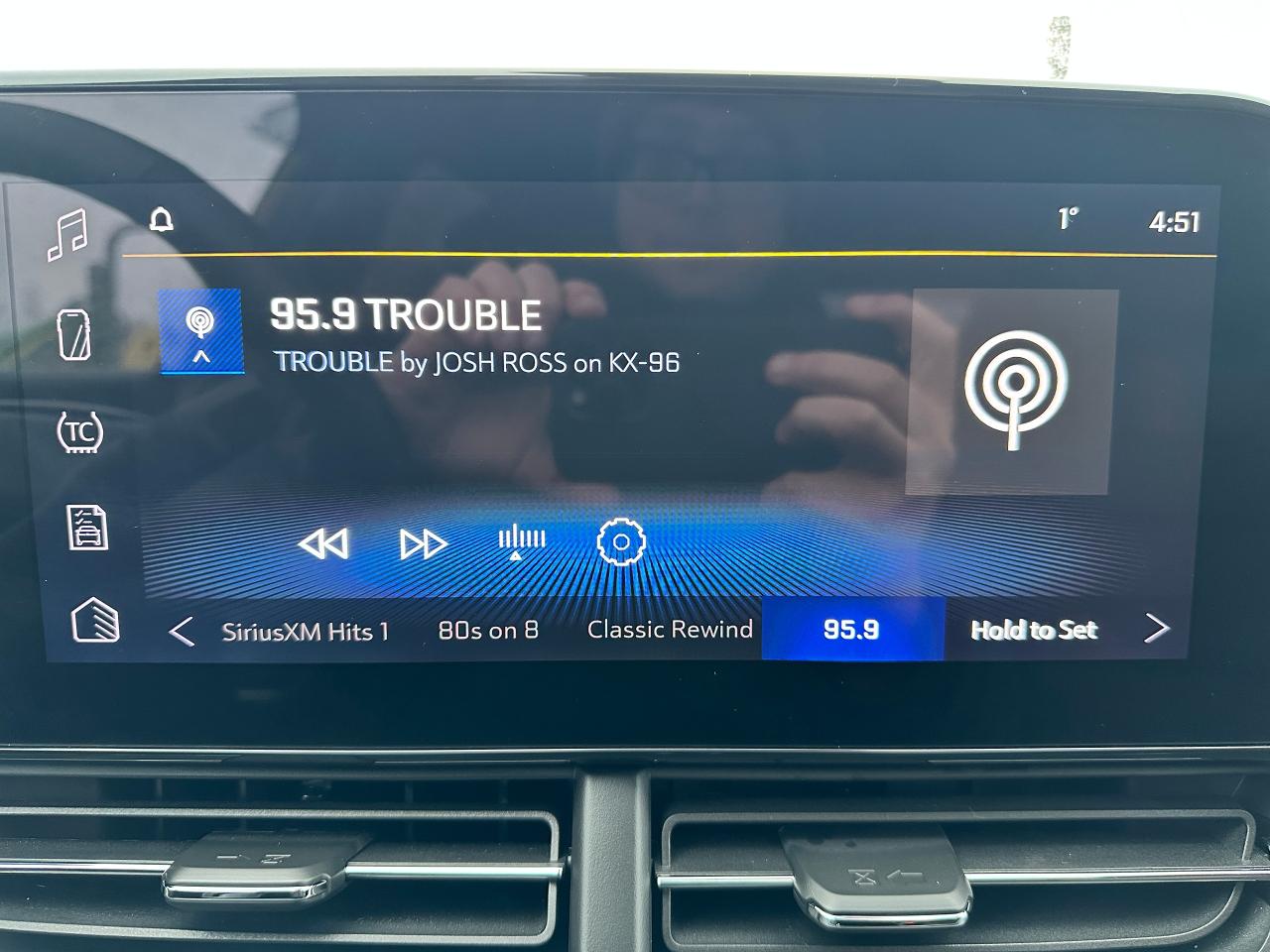 2024 Chevrolet Trax 2RS HTD-LTHR Sunroof DriverAssist XM CarPlay RvCam Photo