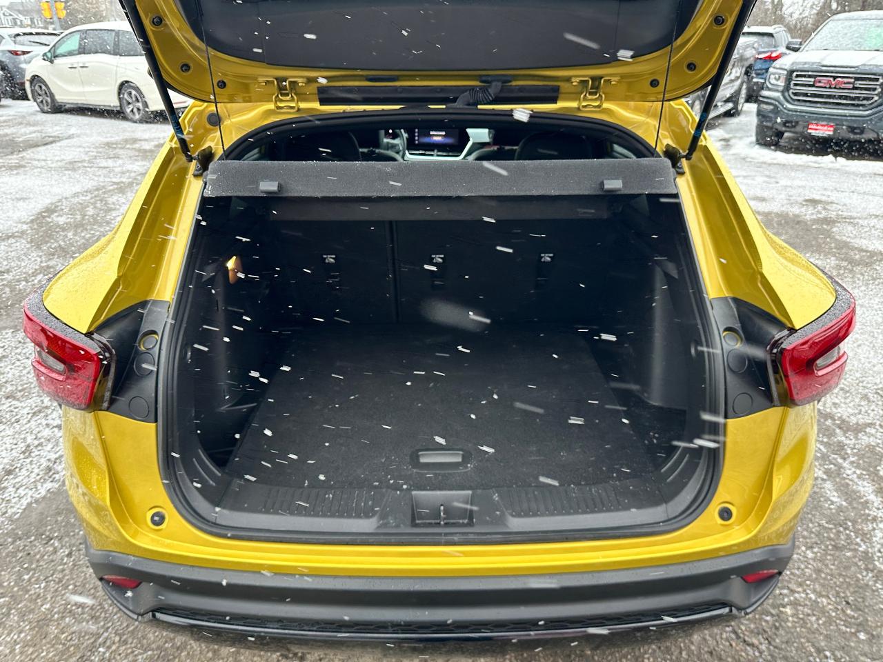 2024 Chevrolet Trax 2RS HTD-LTHR Sunroof DriverAssist XM CarPlay RvCam Photo