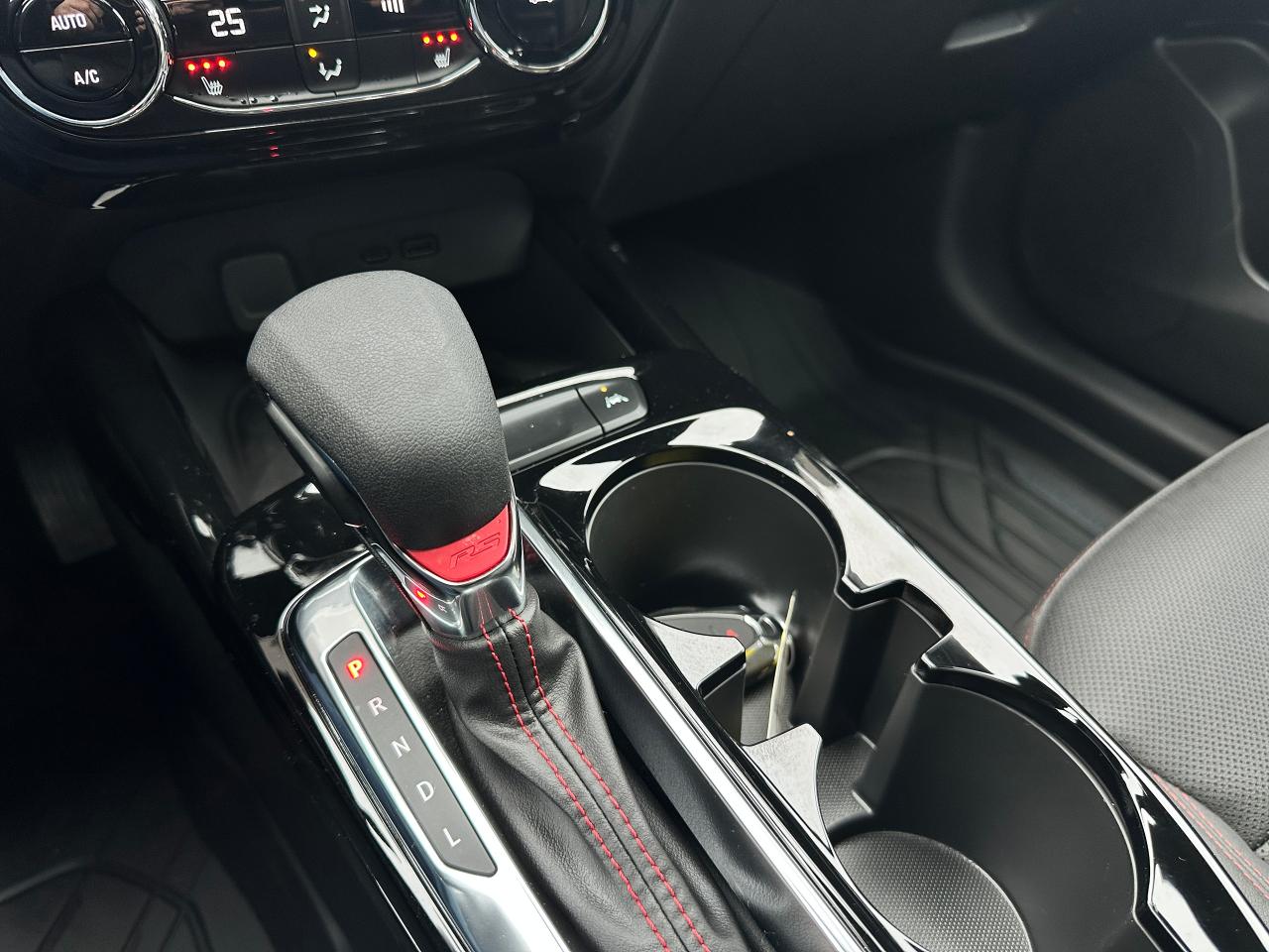 2024 Chevrolet Trax 2RS HTD-LTHR Sunroof DriverAssist XM CarPlay RvCam Photo