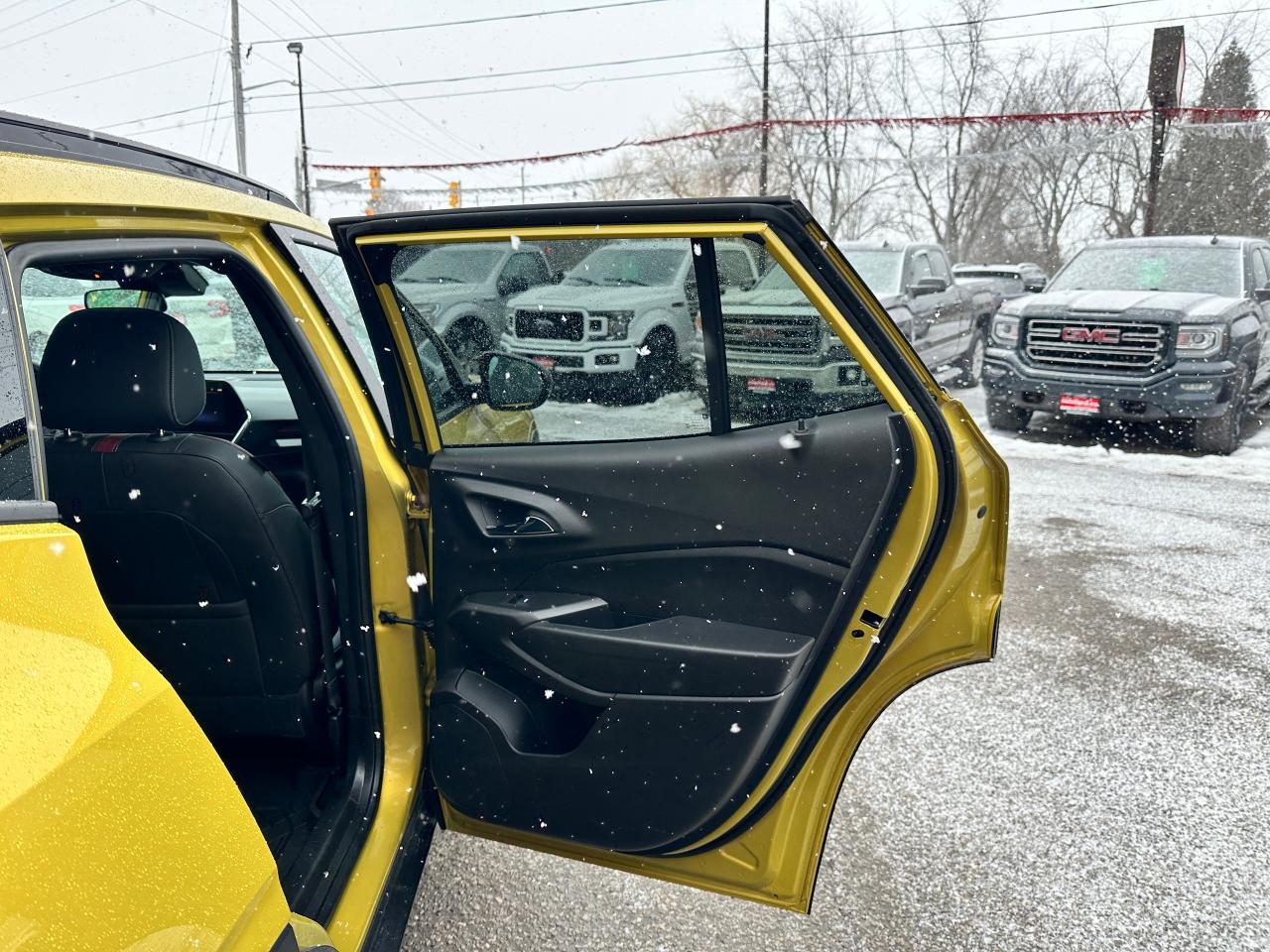 2024 Chevrolet Trax 2RS HTD-LTHR Sunroof DriverAssist XM CarPlay RvCam Photo