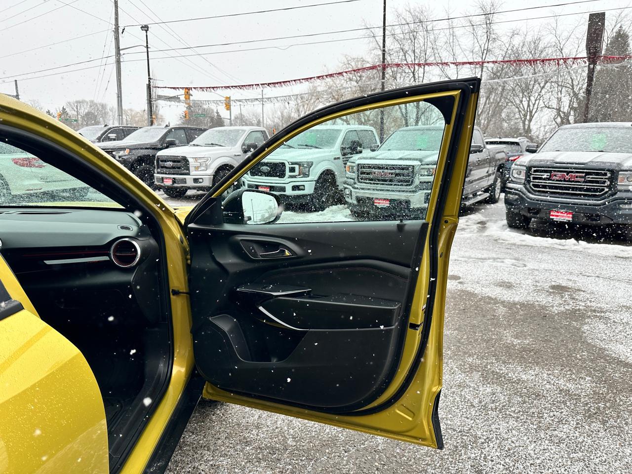 2024 Chevrolet Trax 2RS HTD-LTHR Sunroof DriverAssist XM CarPlay RvCam Photo