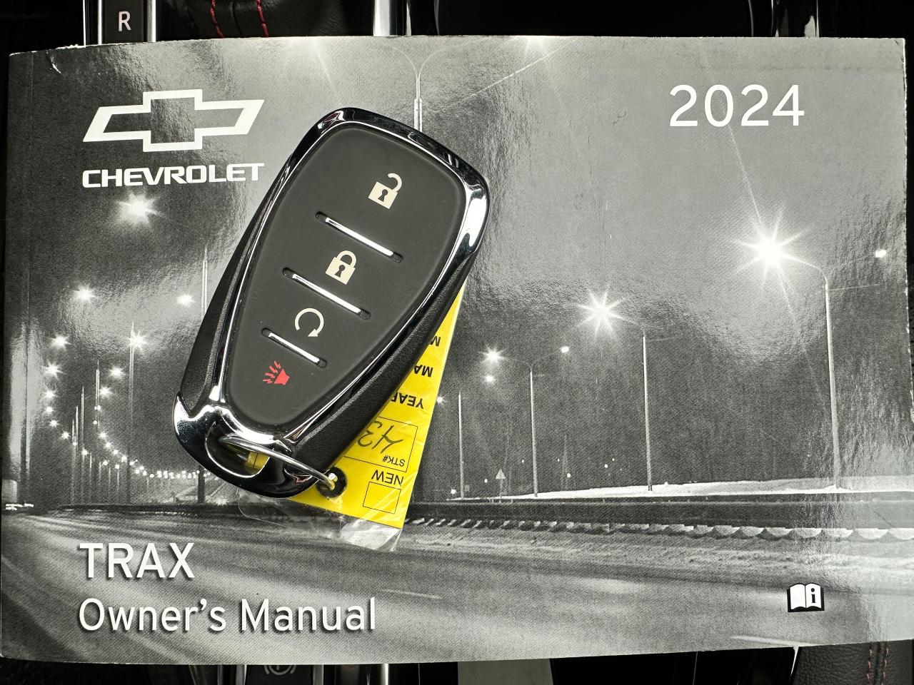 2024 Chevrolet Trax 2RS HTD-LTHR Sunroof DriverAssist XM CarPlay RvCam Photo