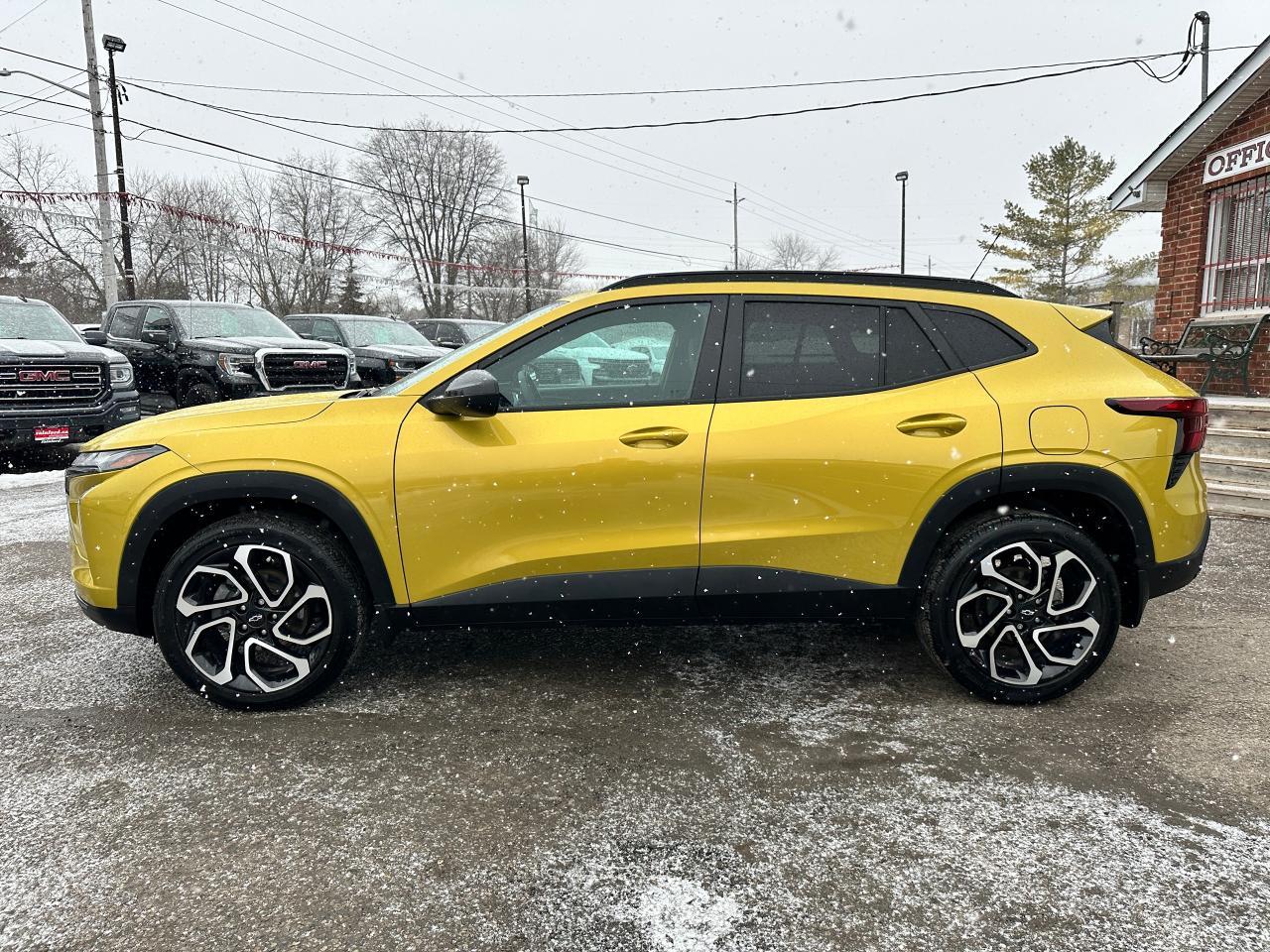 2024 Chevrolet Trax 2RS HTD-LTHR Sunroof DriverAssist XM CarPlay RvCam Photo2