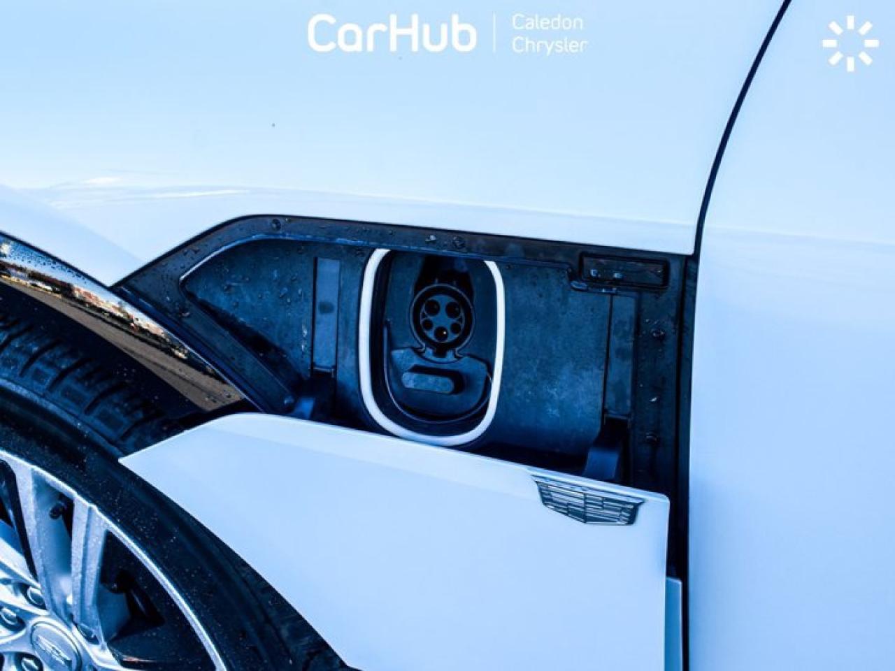 2024 Cadillac LYRIQ Tech 33"Display Glass Roof w/Power Shade Blind Spot R-Start Photo