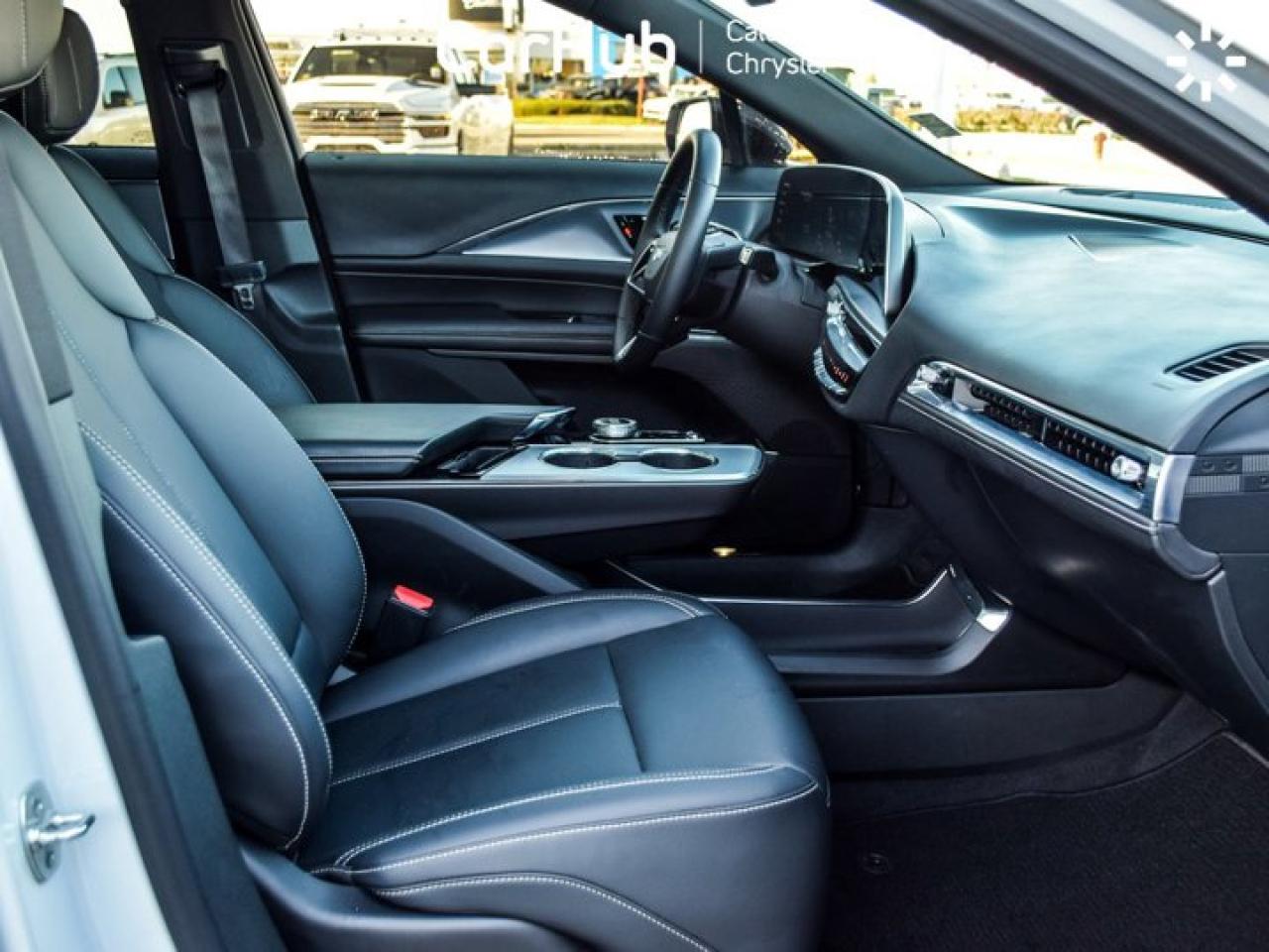 2024 Cadillac LYRIQ Tech 33"Display Glass Roof w/Power Shade Blind Spot R-Start Photo