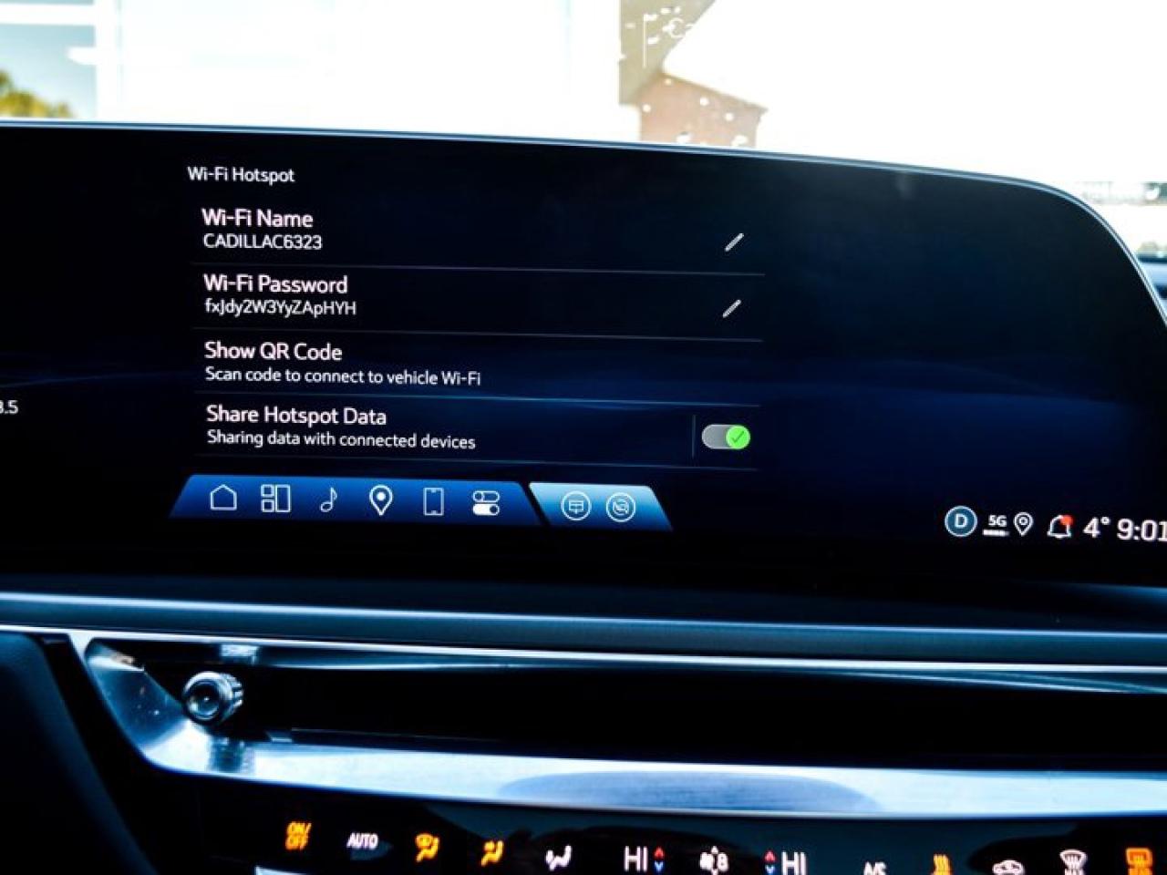 2024 Cadillac LYRIQ Tech 33"Display Glass Roof w/Power Shade Blind Spot R-Start Photo