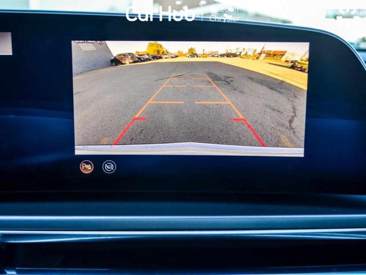 2024 Cadillac LYRIQ Tech 33"Display Glass Roof w/Power Shade Blind Spot R-Start Photo