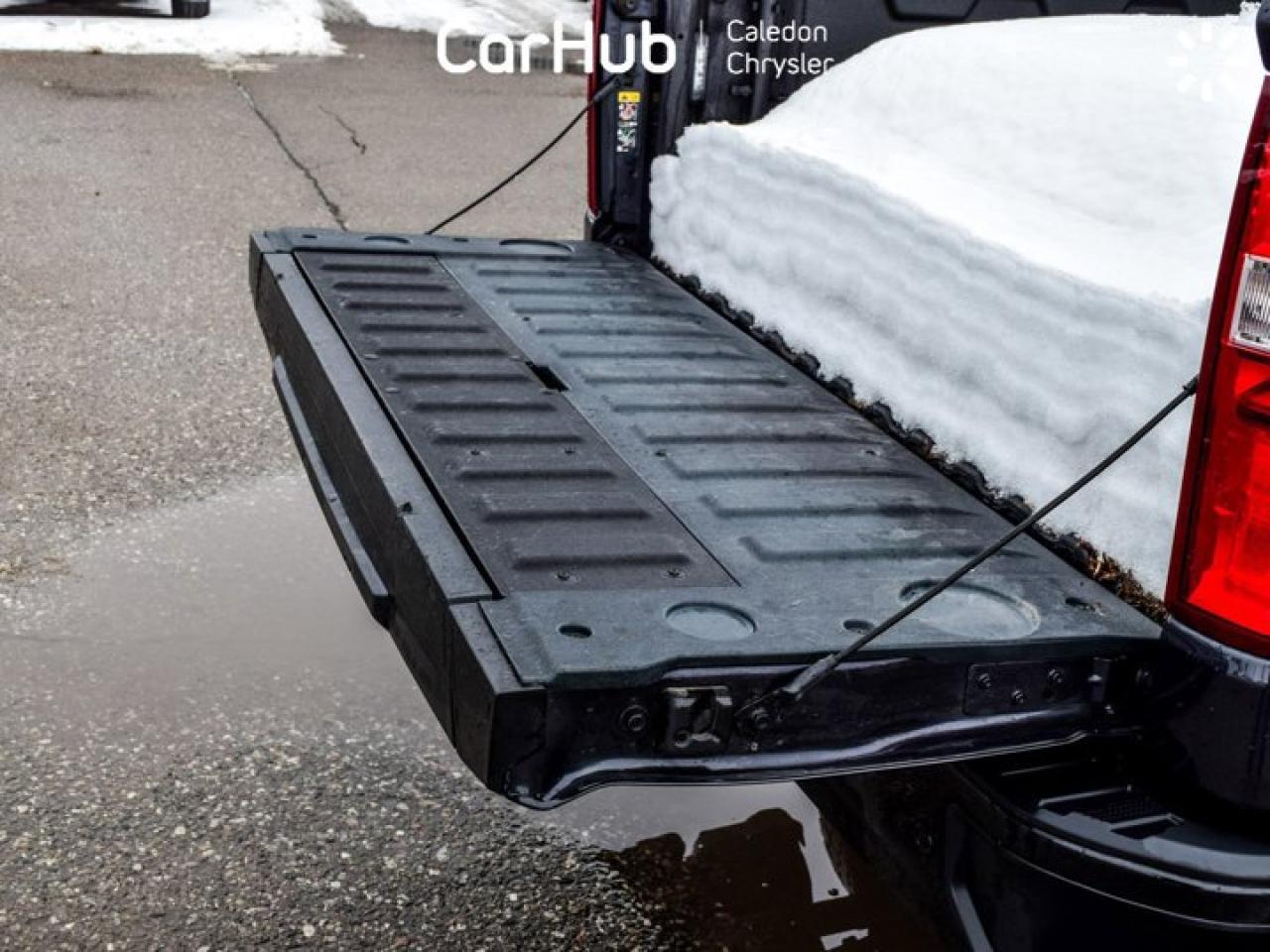 2024 Chevrolet Silverado 1500 ZR2 4WD Crew Cab 147"6.2L Leather 5 passengers with captain chair Photo