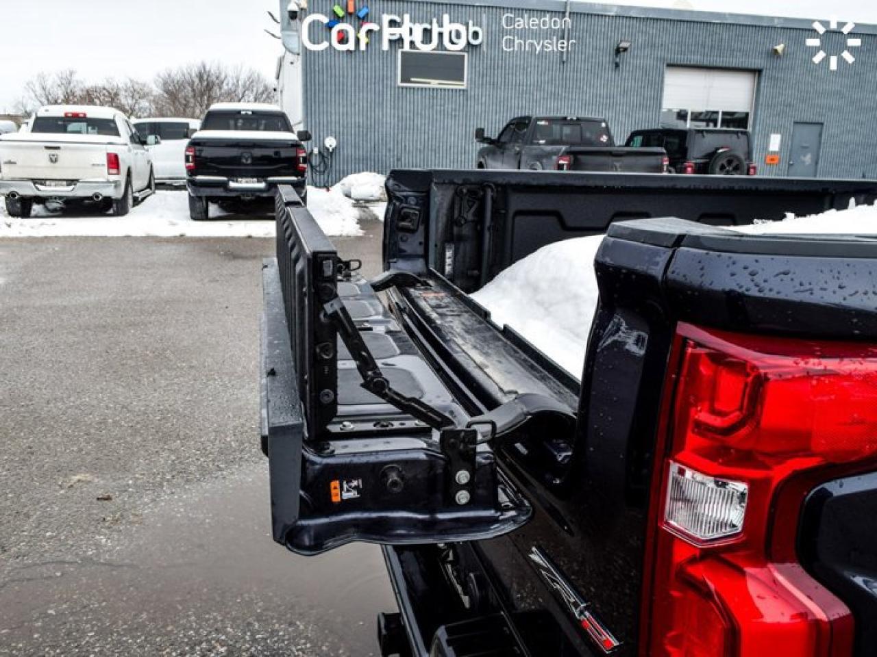 2024 Chevrolet Silverado 1500 ZR2 4WD Crew Cab 147"6.2L Leather 5 passengers with captain chair Photo