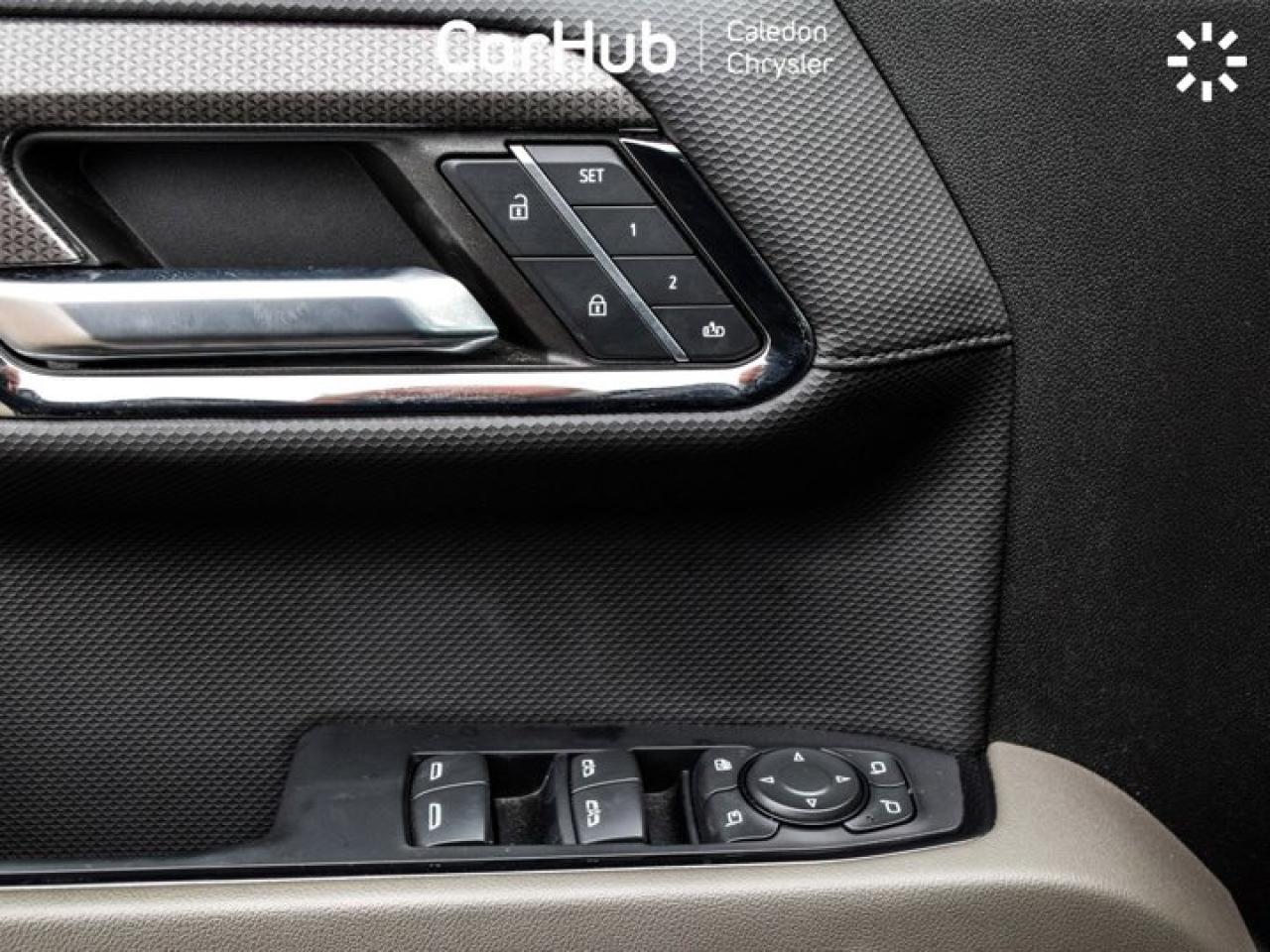 2024 Chevrolet Silverado 1500 ZR2 4WD Crew Cab 147"6.2L Leather 5 passengers with captain chair Photo