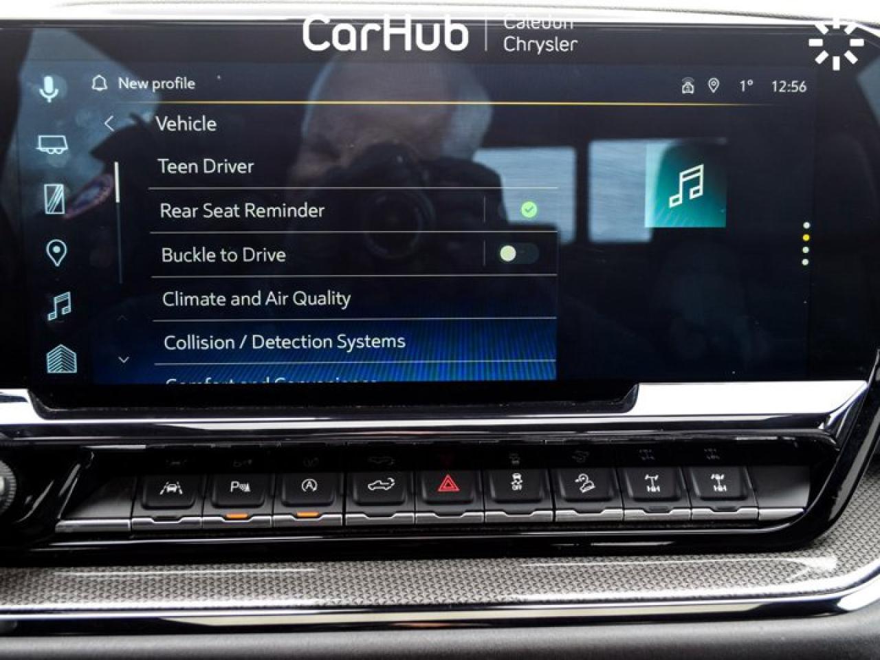 2024 Chevrolet Silverado 1500 ZR2 4WD Crew Cab 147"6.2L Leather 5 passengers with captain chair Photo